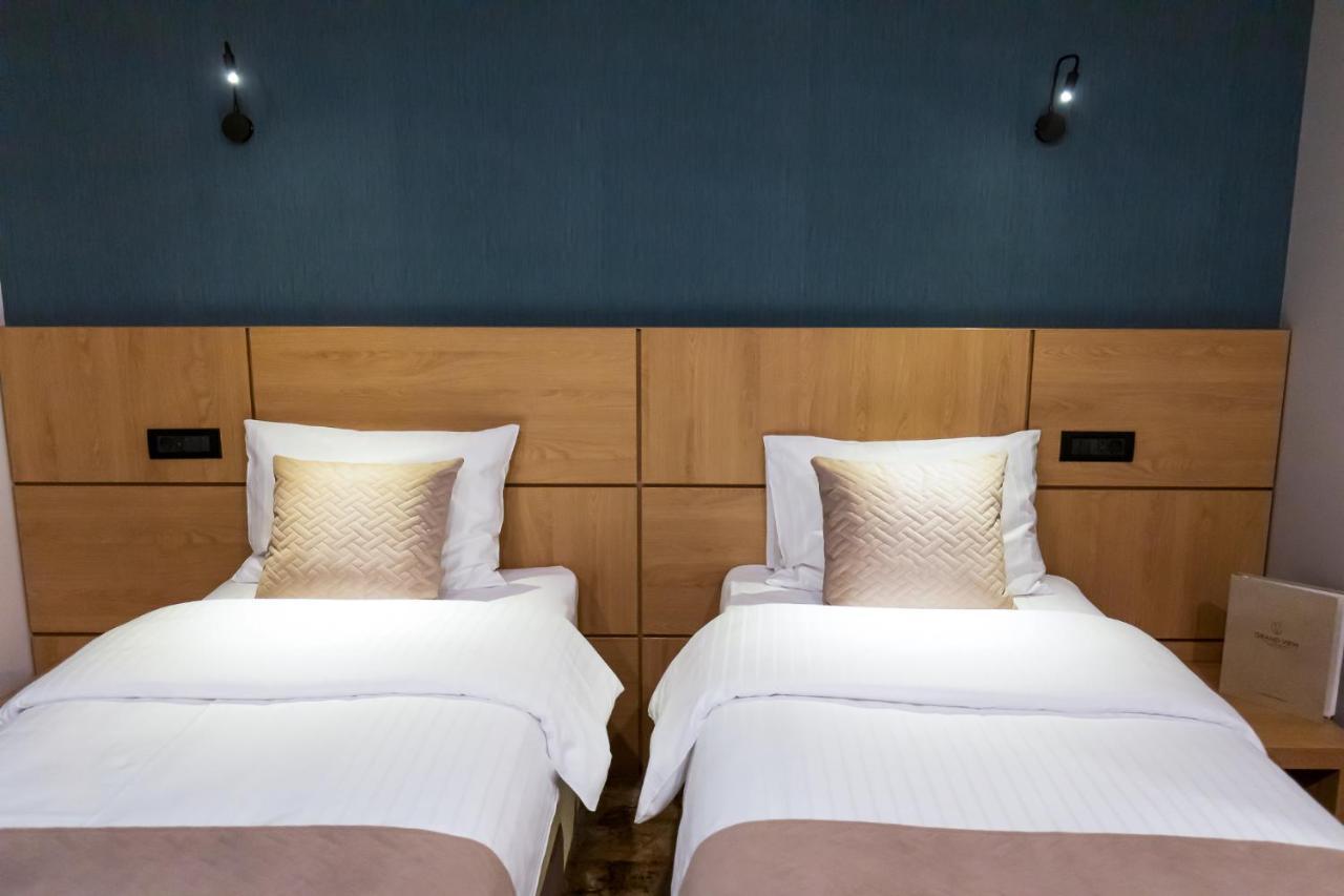 GRAND VIEW Hotel&Suites Copou Iasi Extérieur photo
